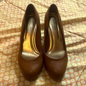 Comfort plus. Tan Heels. Size 8